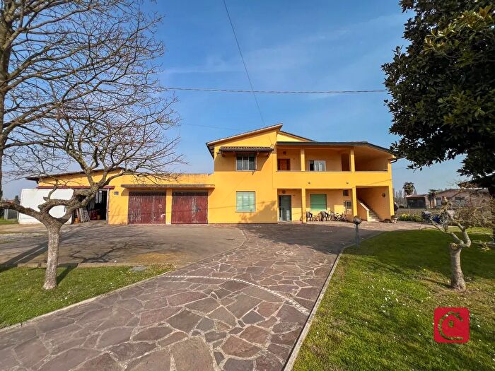 Casa trilocale in vendita in Via Giacomo Leopardi, Correzzola
