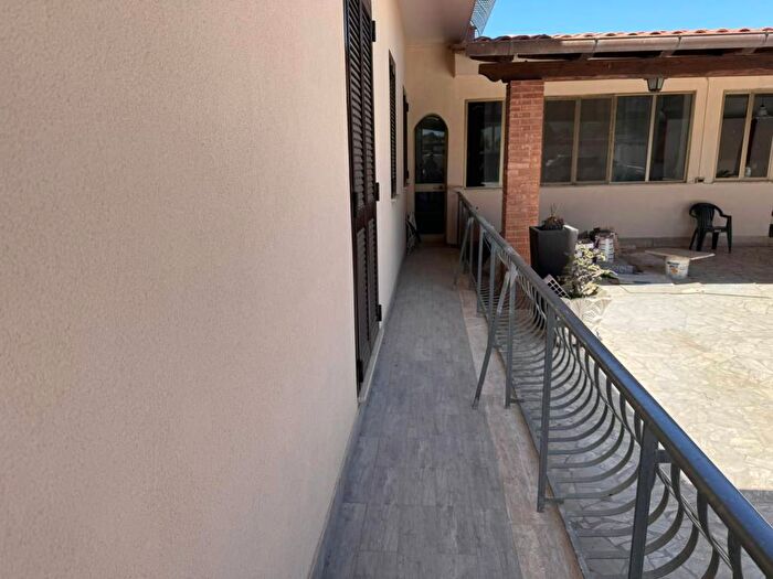 Appartamento trilocale in affitto in Via Castellinaldo, Piana del Sole, Roma