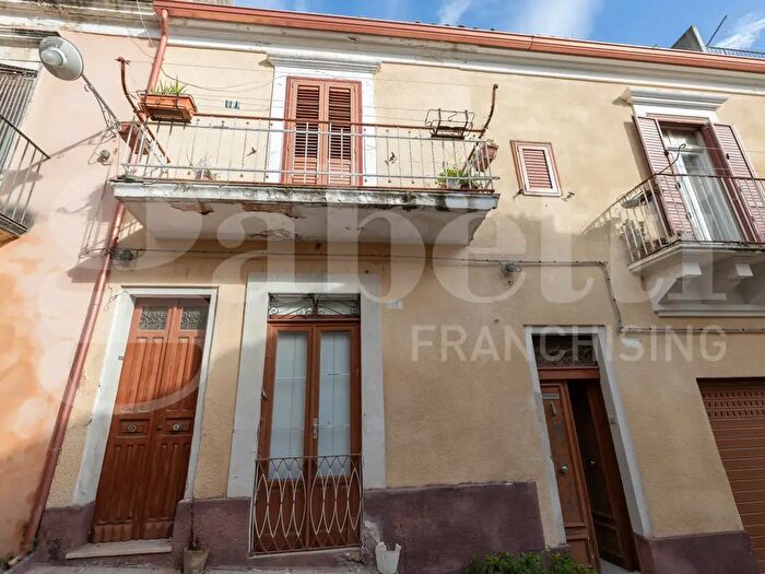 Casa con 5 locali in vendita in Via Giambattista Odierna, Ragusa