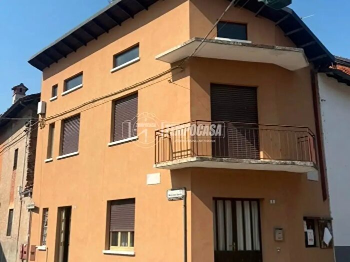 Appartamento in vendita in Via Giuseppe Mazzini, Momo