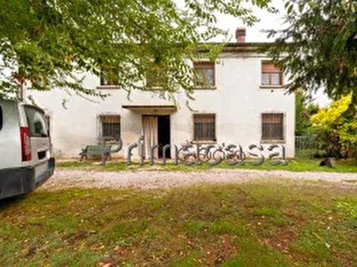 Casa con 9 locali in vendita in Via Crocetta, Rolo