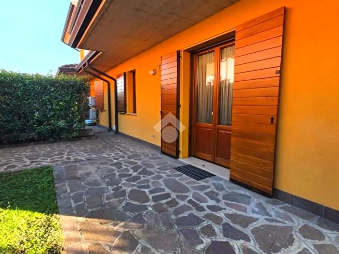 Casa quadrilocale in vendita in Via Caduti del Lavoro, Curtatone