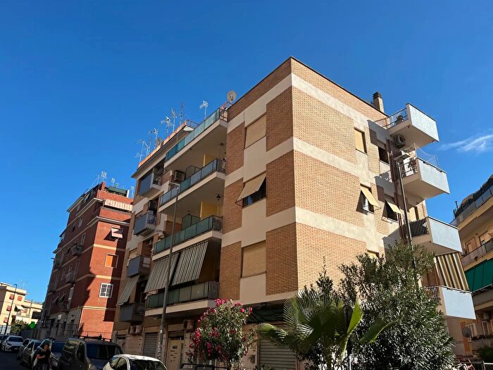 Appartamento trilocale in affitto in Via Luigi Rolando Snc, Roma