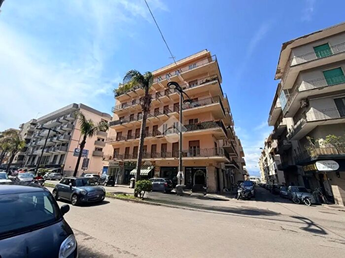 Appartamento trilocale in vendita in Via Enzo Misefari, Reggio Calabria