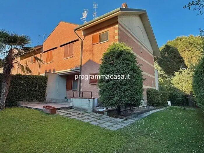 Casa quadrilocale in vendita in Via Olona, Segrate