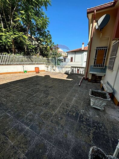 Casa con 11 locali in vendita in Via Piazza Monumento, San Demetrio Corone