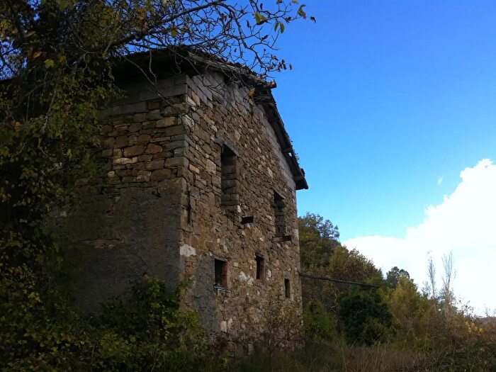 Casa con 15 locali in vendita in Montecreto