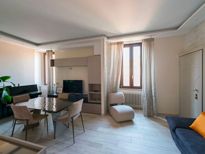 Appartamento trilocale in affitto in Via Lambro, Porta Venezia, Milano