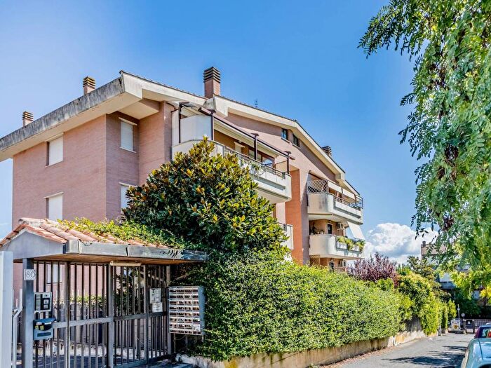Appartamento trilocale in affitto in Via Giulio Galli, La Giustiniana, Roma