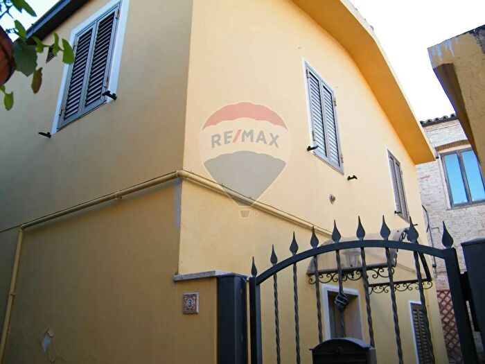 Casa quadrilocale in vendita in Via Angelo Camillo De Meis, Bucchianico