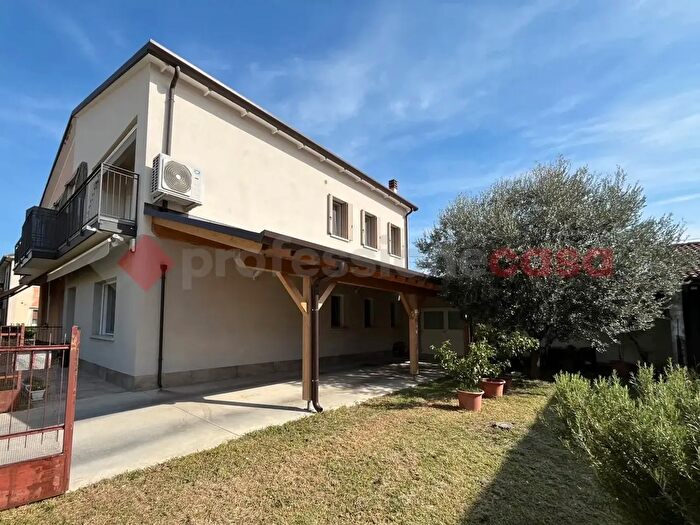 Casa con 5 locali in vendita in Isola Della Scala