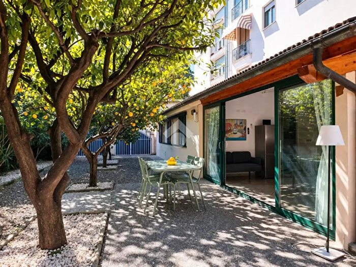 Appartamento trilocale in vendita in Via C Queirolo, Taggia