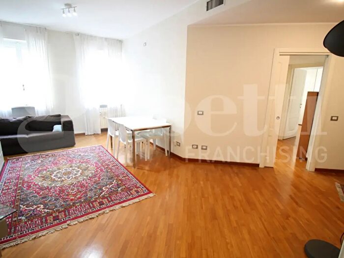 Appartamento trilocale in affitto in Via Mosè Bianchi, Milano