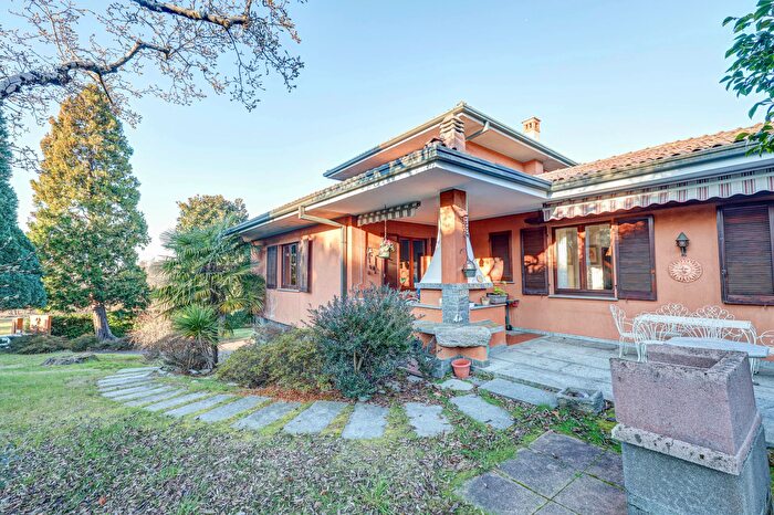 Casa con 5 locali in vendita in Via Guglielmo Marconi, Cadrezzate con Osmate