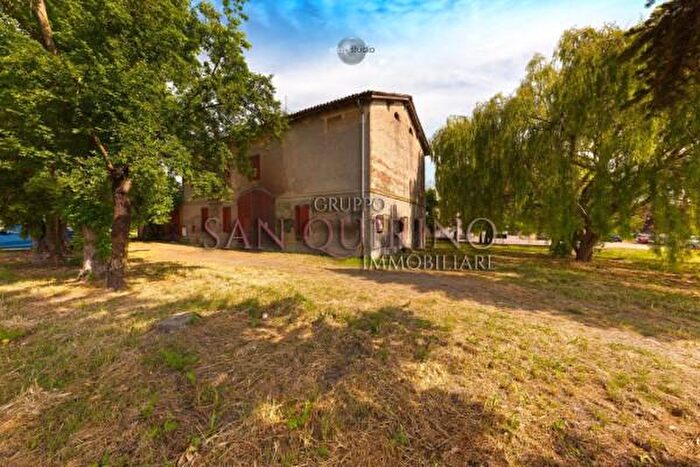Casa quadrilocale in vendita in Strada Provinciale per Reggio, San Martino In Rio