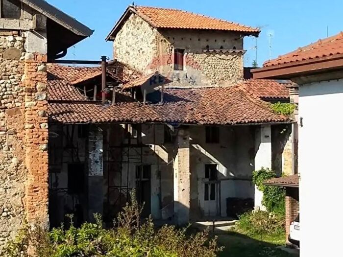 Casa quadrilocale in vendita in Osnago