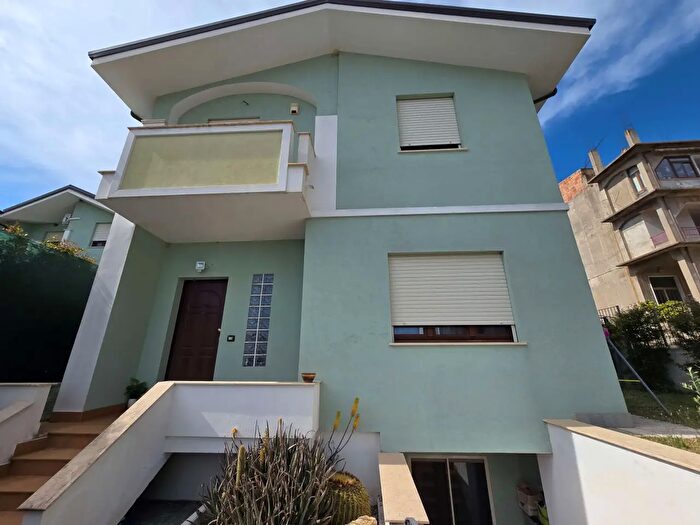 Casa con 7 locali in vendita in Via Iuzzolino, Sellia Marina