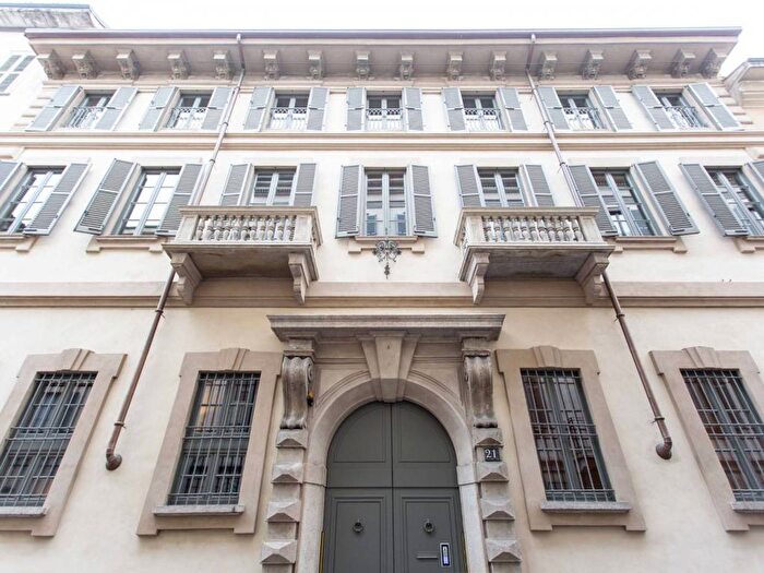 Appartamento con 6 locali in affitto in Via Lanzone, SantAmbrogio, Milano