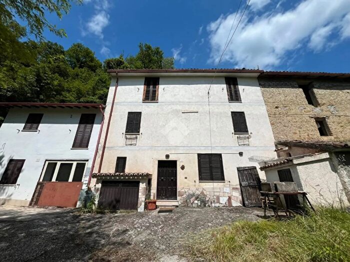 Casa con 5 locali in vendita in Via Sublacense, Agosta
