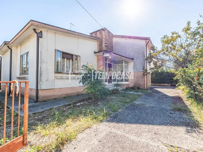 Casa con 6 locali in vendita in Vicolo Gerolamo Savoldo, Treviso
