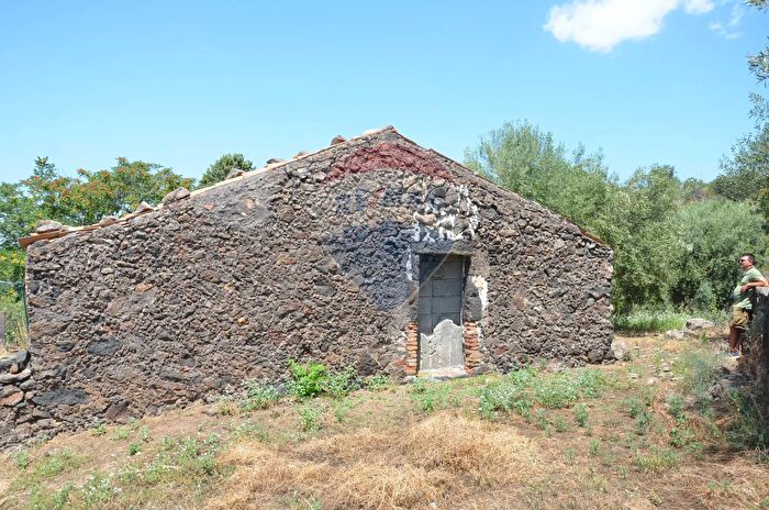 Casa trilocale in vendita in Altarino Voitivo Snc, Adrano