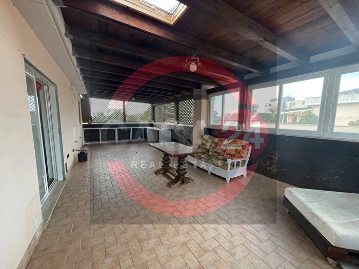 Appartamento con 6 locali in vendita in Via Bradano, Latina