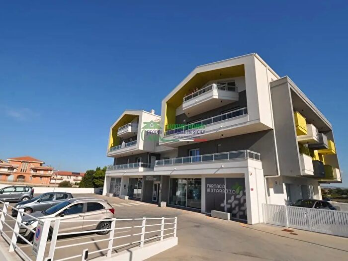 Appartamento quadrilocale in vendita in Viale delle Americhe, Ragusa