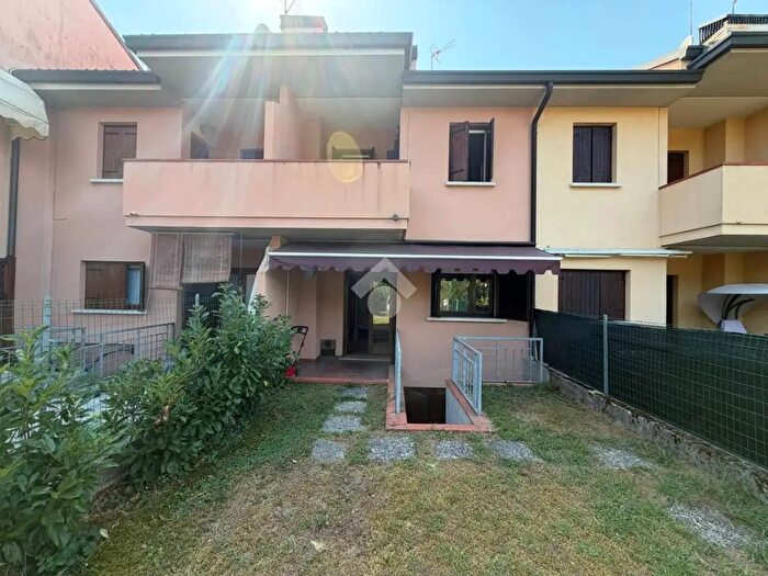 Casa con 10 locali in vendita in Via Artemisia Gentileschi, Pieve Di Soligo