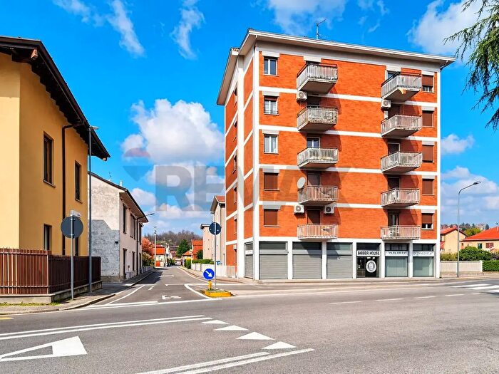 Appartamento trilocale in vendita in Via Statuto, Gallarate