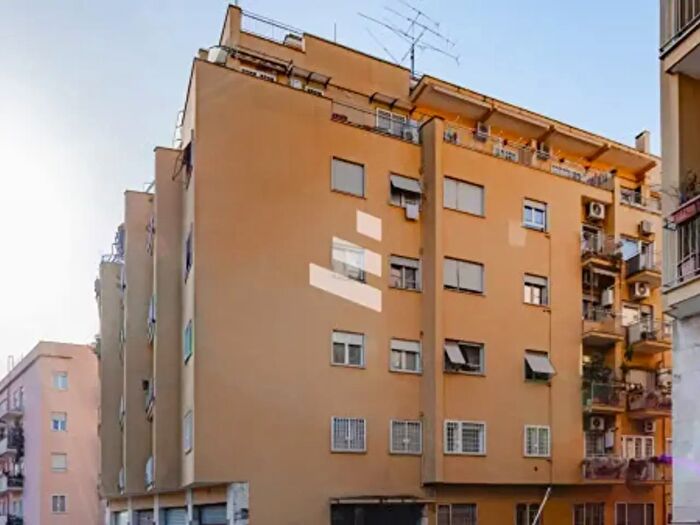 Appartamento trilocale in vendita in Viale Jonio, Roma