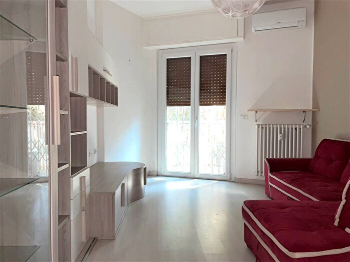 Appartamento bilocale in affitto in Via Lorenteggio, Giambellino, Milano