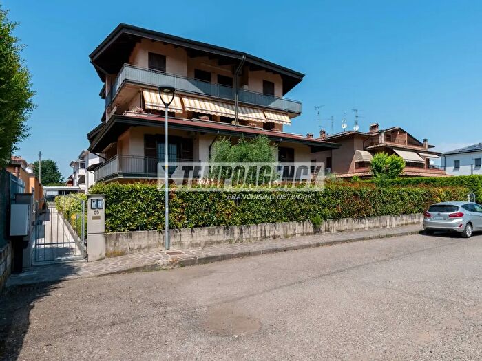 Appartamento trilocale in vendita in Via Montebello, Sassuolo