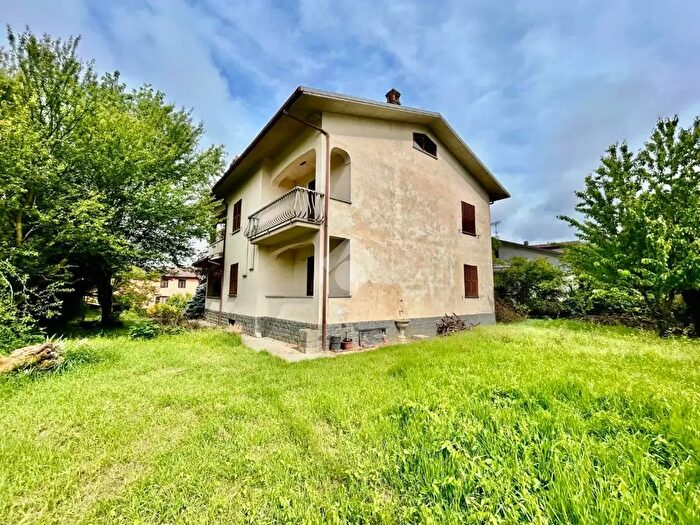 Casa con 9 locali in vendita in Via E Brizzolesi, Capriata DOrba