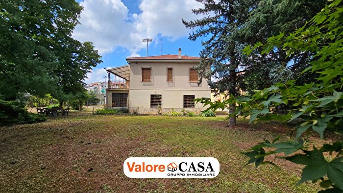 Casa quadrilocale in vendita in Acqui Terme