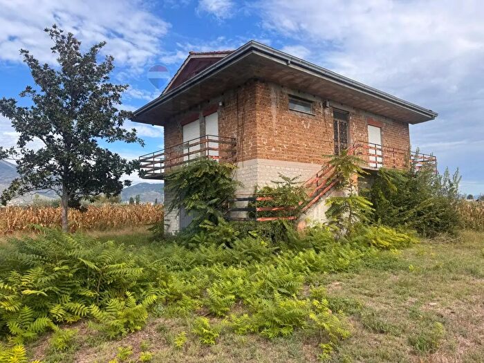 Casa quadrilocale in vendita in Aquino
