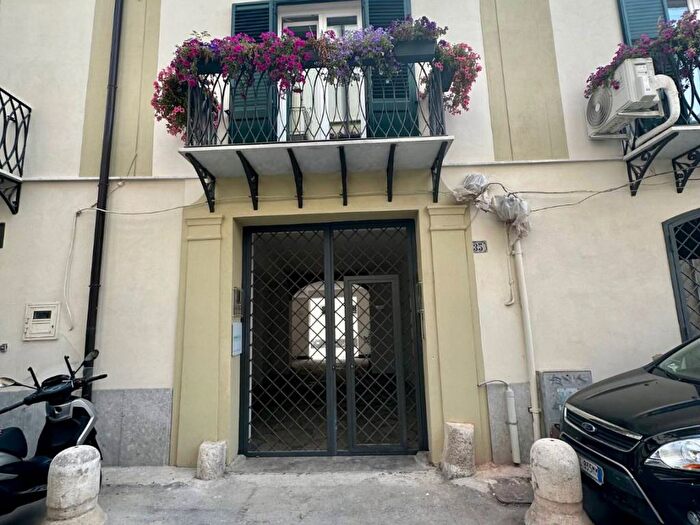 Appartamento bilocale in affitto in Via Castrofilippo, Kalsa, Palermo