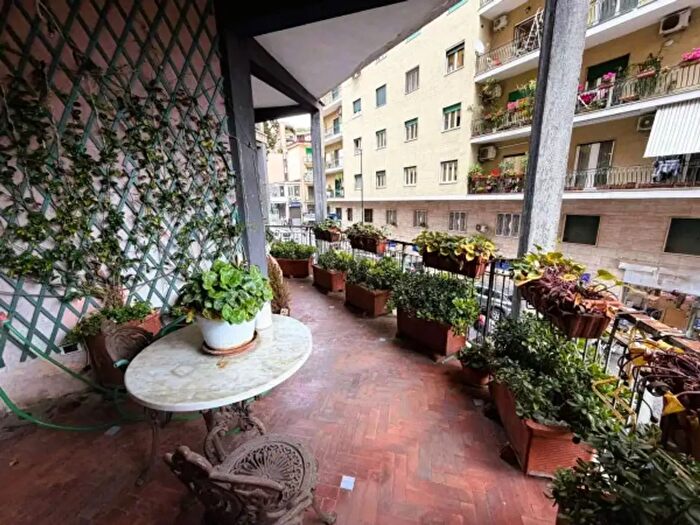 Appartamento con 6 locali in vendita in Via Francesco Giordani, Napoli