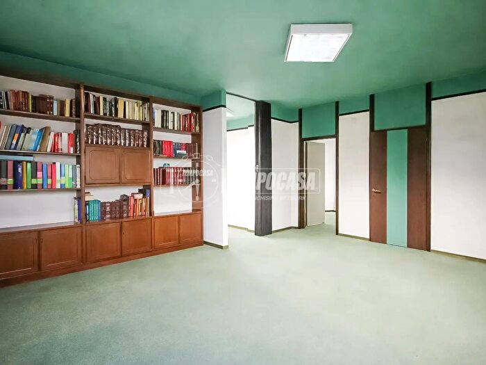 Appartamento trilocale in vendita in Viale Enrico Martini, Milano