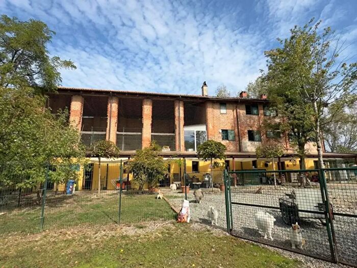 Casa con 7 locali in vendita in Via Umberto, Greggio