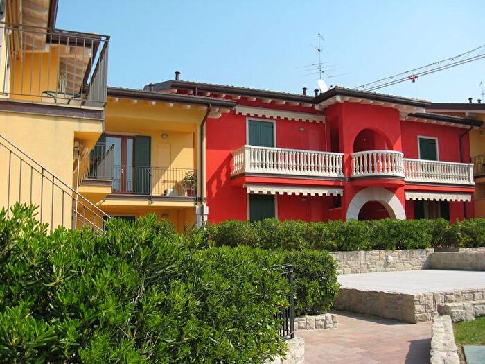 Appartamento trilocale in affitto in Centro, Lazise