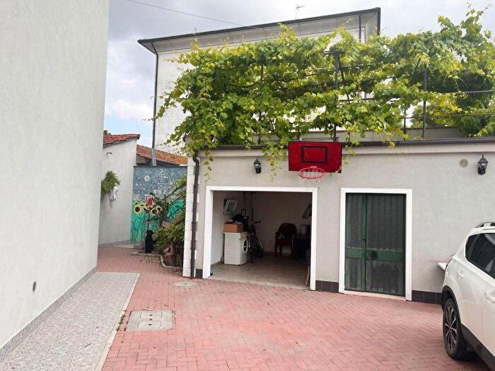 Casa con 5 locali in vendita in Via delle Industrie, Ravenna