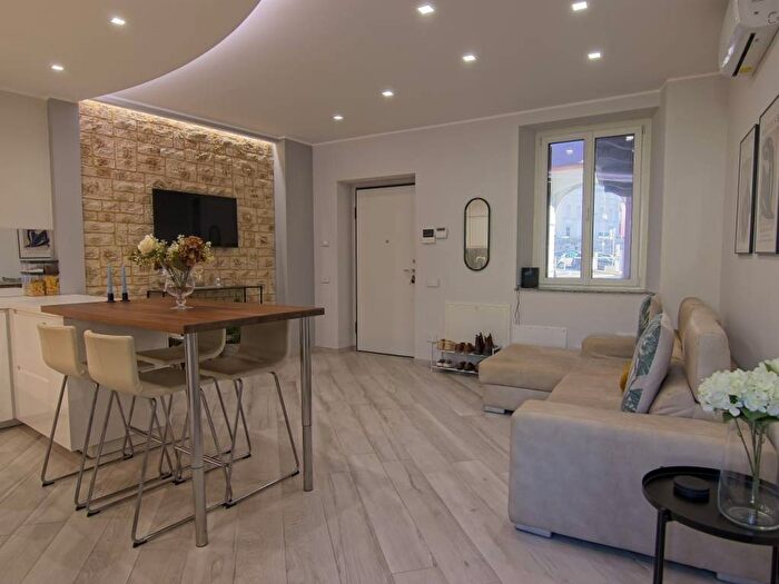 Appartamento bilocale in affitto in Via Giuseppe Parini, Centro, Lecco