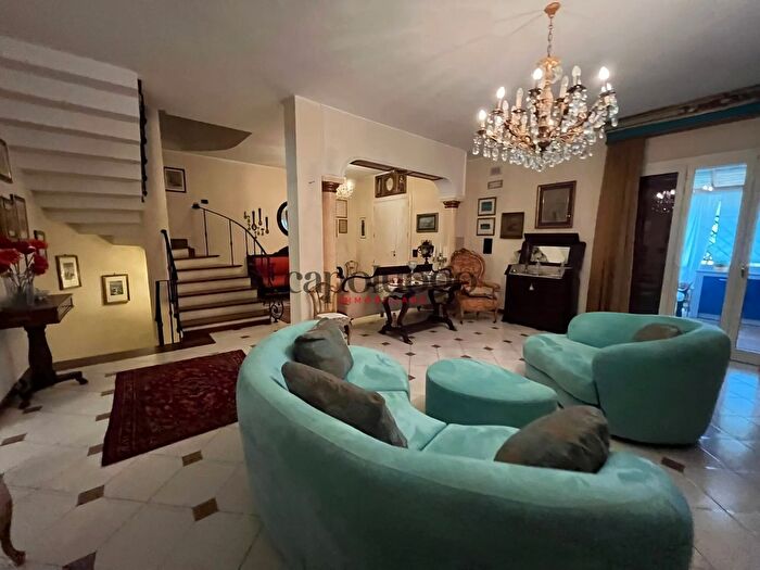 Casa con 10 locali in vendita in Lecce