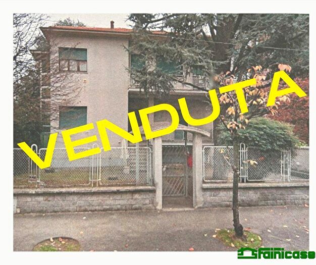 Casa con 7 locali in vendita in Melzo