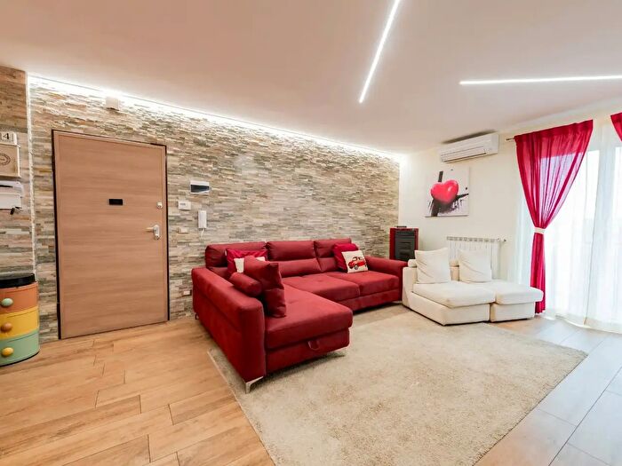 Appartamento con 7 locali in vendita in Via Valleparo, Torrevecchia Teatina