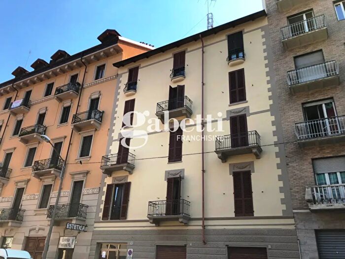 Appartamento trilocale in vendita in Via Buenos Aires, Torino