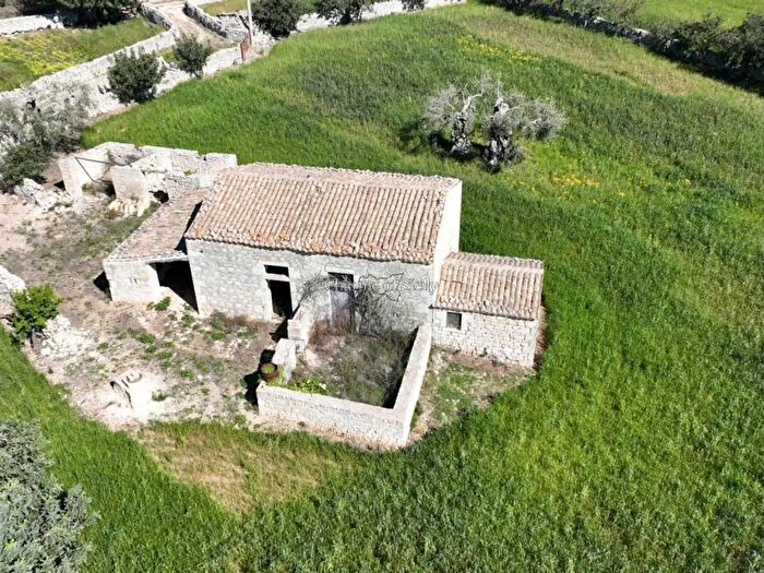 Casa quadrilocale in vendita in Via Comunale Cammaratini, Modica