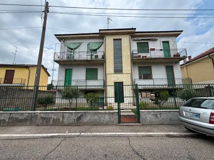 Appartamento trilocale in vendita in Via Roma, Trovo