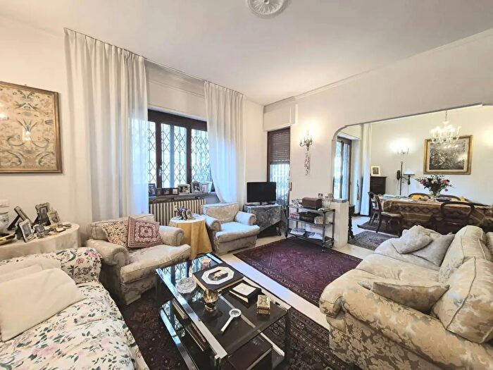 Appartamento con 7 locali in vendita in Viale Calatafimi Snc, Firenze