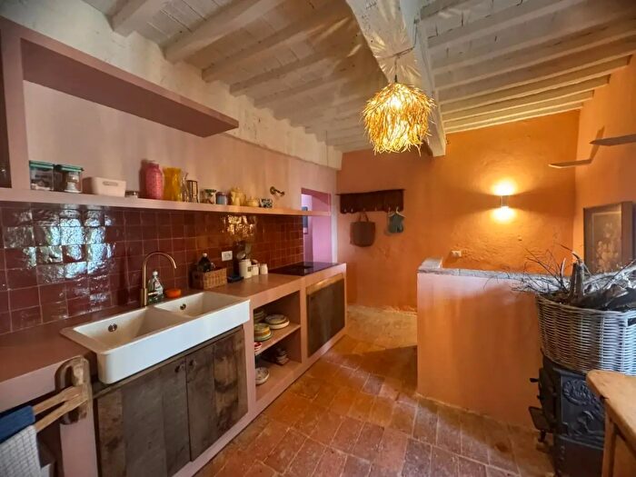 Casa con 6 locali in affitto in Chiusdino